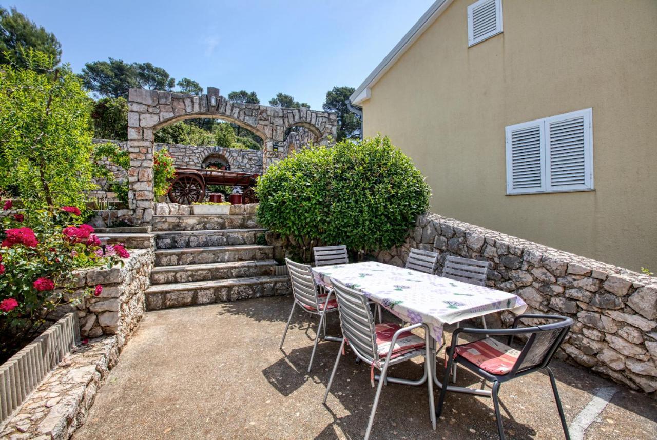 Apartments And Rooms By The Sea Tisno, Murter - 5128 Dış mekan fotoğraf